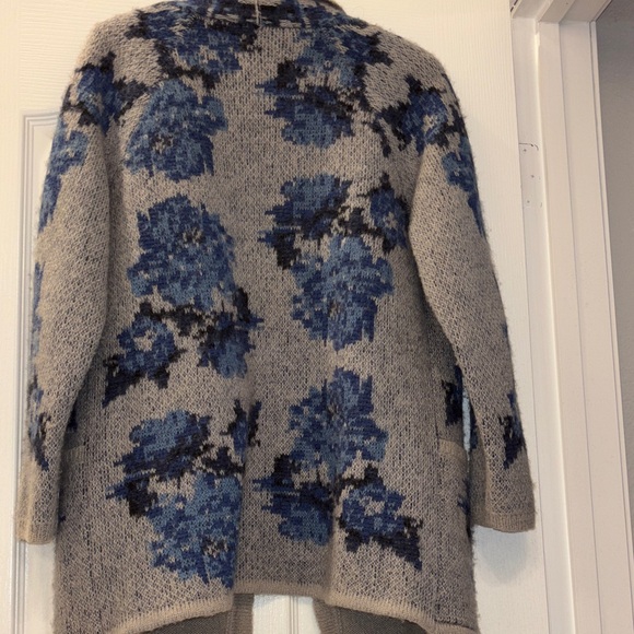 J. Jill Gray and Blue Floral Cardigan - Picture 4 of 6